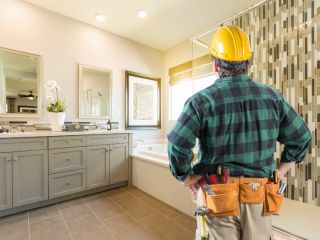 Essential Questions to Ask Your Drywall Repair & Remodeling Contractor in Burbank | Drywall Repair Burbank CA Contractor Consults with Customers: Ensuring a Seamless Drywall Repair & Remodeling Experience in Burbank